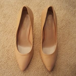Nude pumps